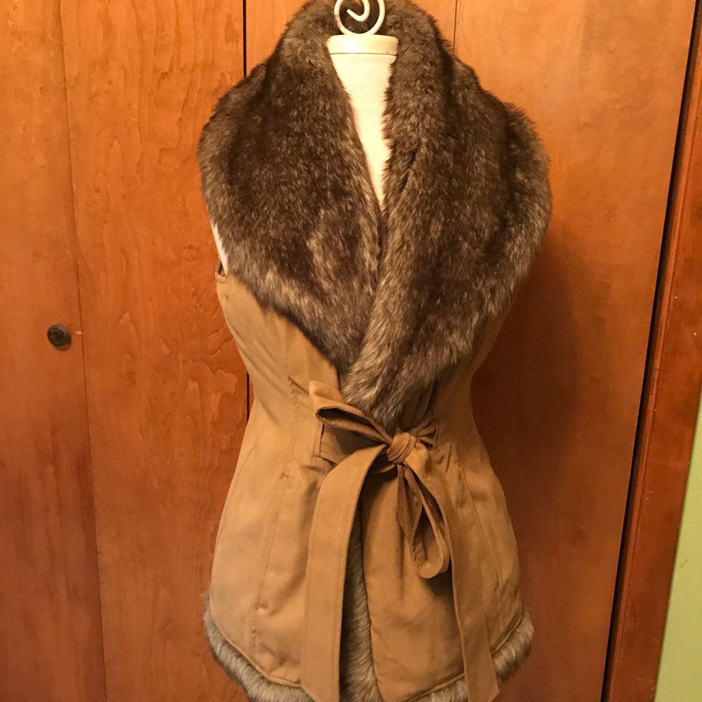 Faux fur & micro suede Ariat Vest.